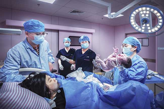 东城院区诞生的第一个宝宝 副本.jpg 东城院区诞生的第一个宝宝 副本.jpg